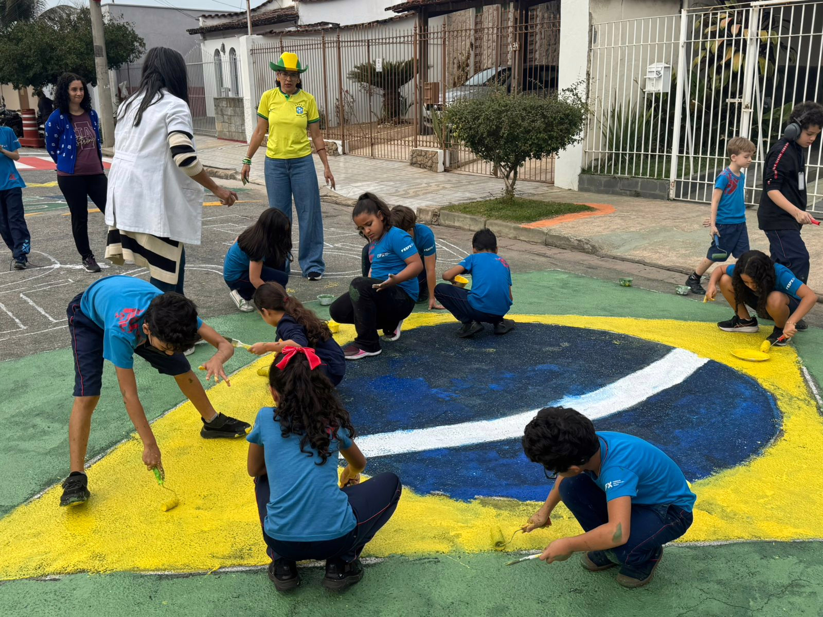 A atividade levou a arte e a paixão pelo esporte para as ruas.