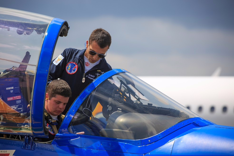 Major Gasparelo, piloto de Bauru, assume a liderança da Esquadrilha da Fumaça em 2026