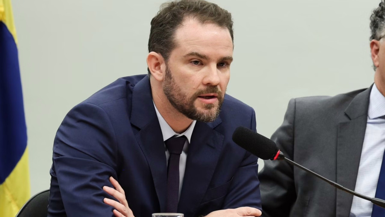Ministro da Fazenda, Dario Durigan, calcula que medida pode elevar alíquota de impostos