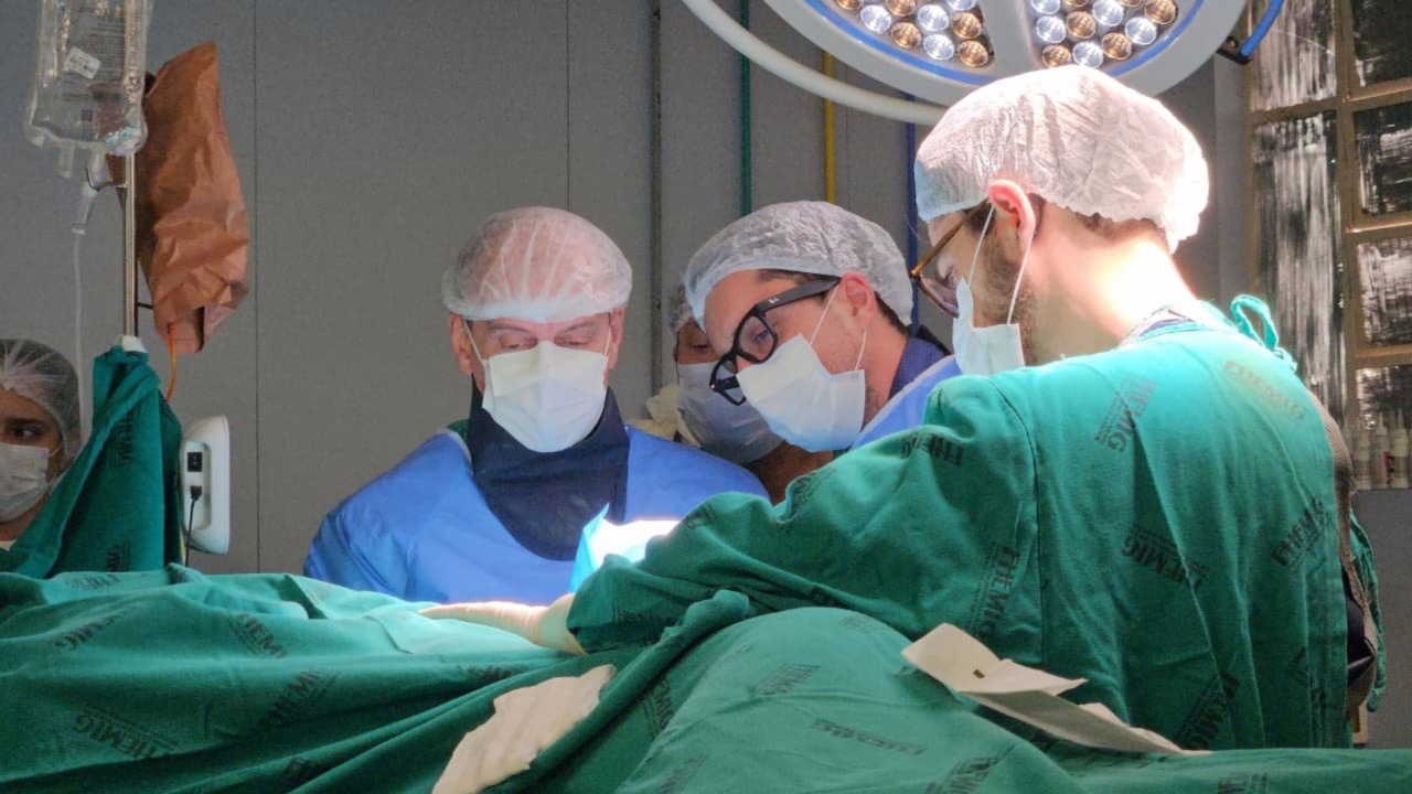 Hospital da Fhemig faz primeira aplicação de polilaminina pelo SUS em Minas