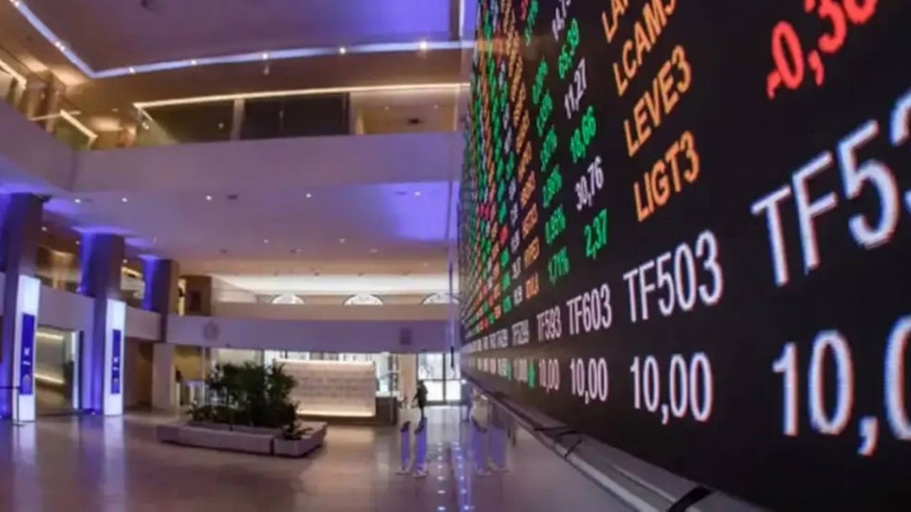 O Ibovespa oscilou entre 174.664 pontos na máxima intradiária e 172.790 pontos na mínima do dia