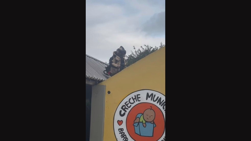 Granada é localizada no telhado de uma creche na Zona Norte do Rio e é detonada pelo Esquadrão Antibombas
