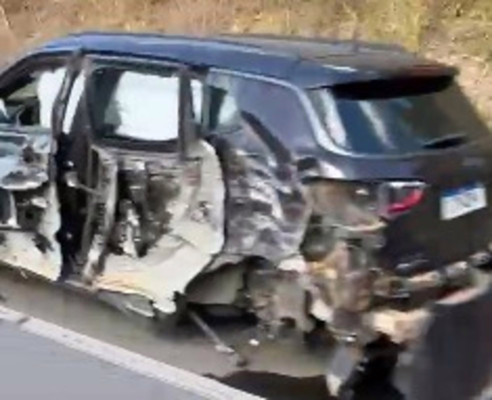 Colisão envolvendo carros, uma carreta e um ônibus deixa homem ferido na BR-393, em Sapucaia