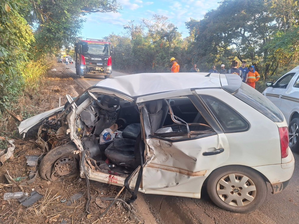 Motorista de 81 anos morreu no local, de acordo com o Samu