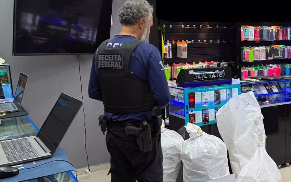 Operação apreende 35 celulares com indícios de importação irregular em lojas de Poços de Caldas (MG)