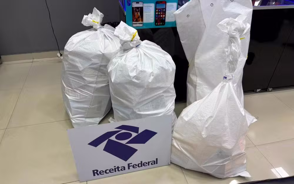 Além dos celulares, operação apreendeu capas e outros acessórios