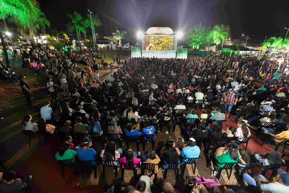 Cine Família na Praça terá sessões em cinco municípios da região