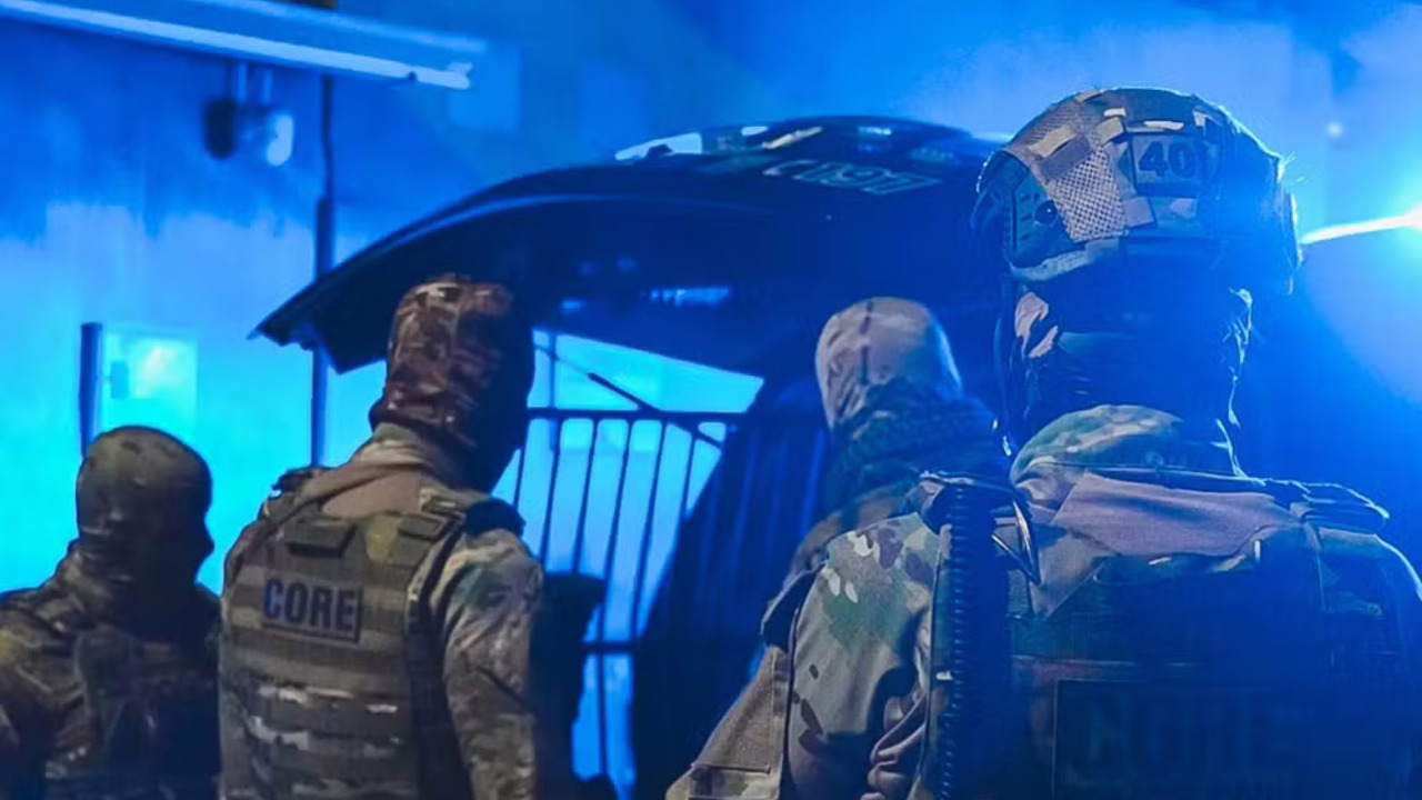 Operação cumpre 60 mandados contra grupo criminoso investigado por tráfico de drogas e 'justiça paralela' na região da Itajubá (MG) — Foto: Polícia Civil

Operação cumpre 60 mandados contra grupo criminoso investigado por tráfico de drogas e 'justiça paralela' na região da Itajubá (MG)