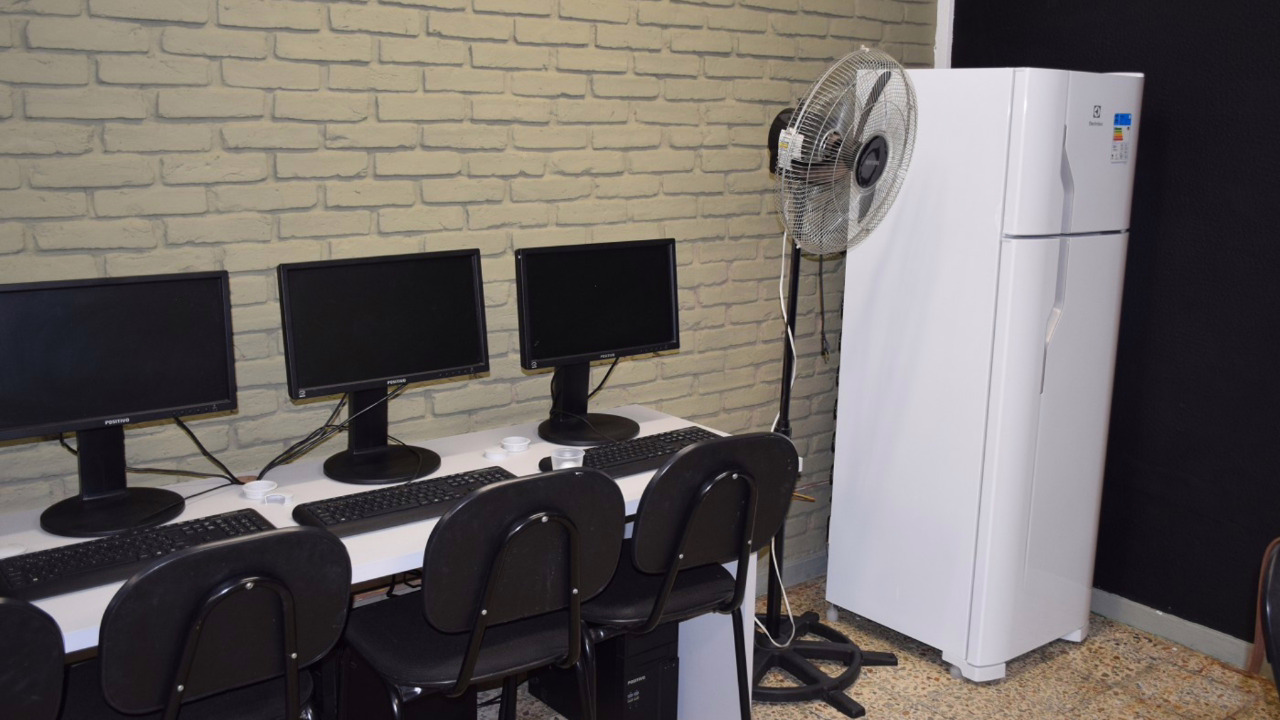 A norma visa critérios para fixação do mobiliário e dos equipamentos escolares, para maior segurança de alunos e funcionários