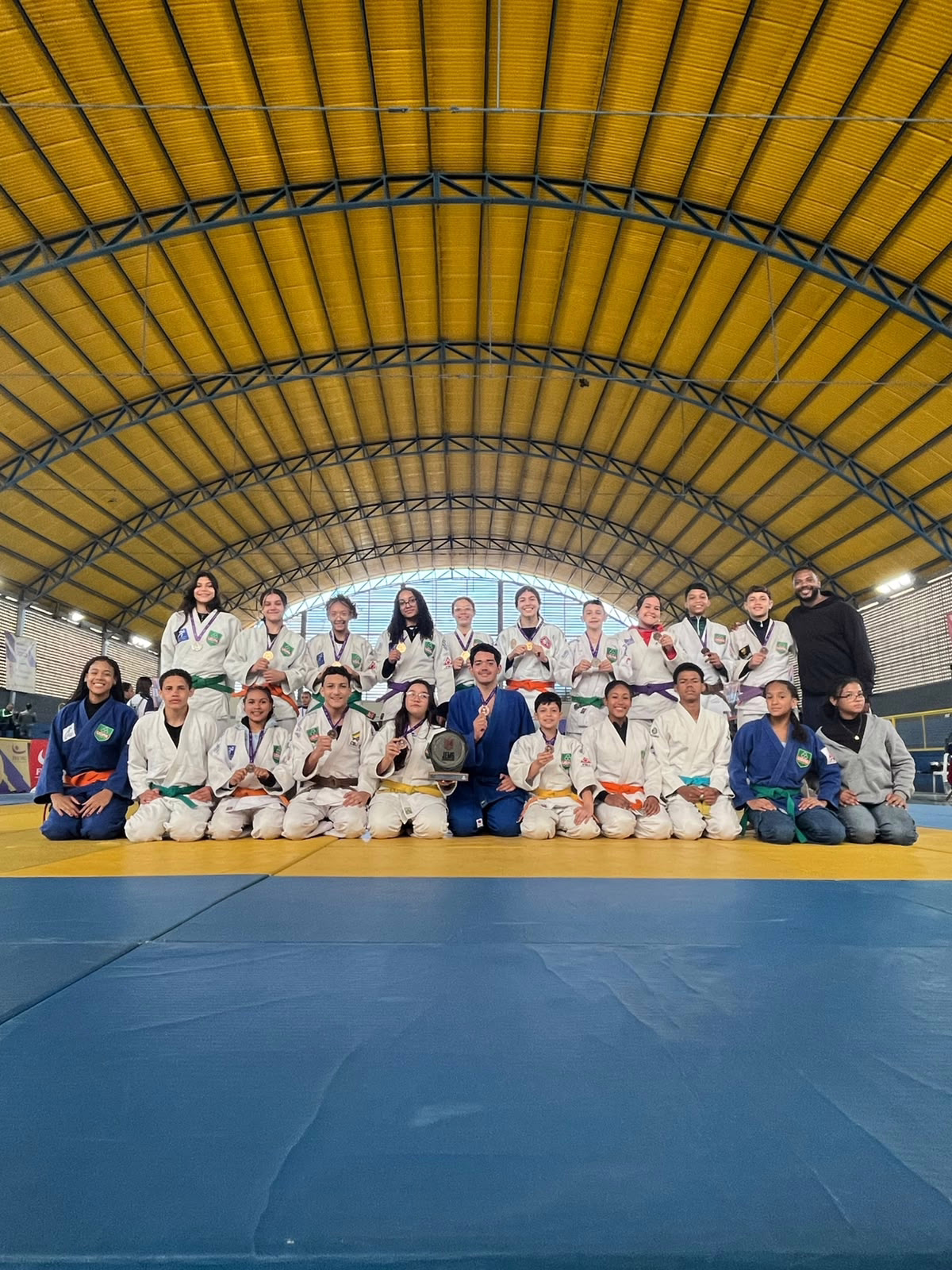Equipe da Usipa com as premiações do JEMG 2026.