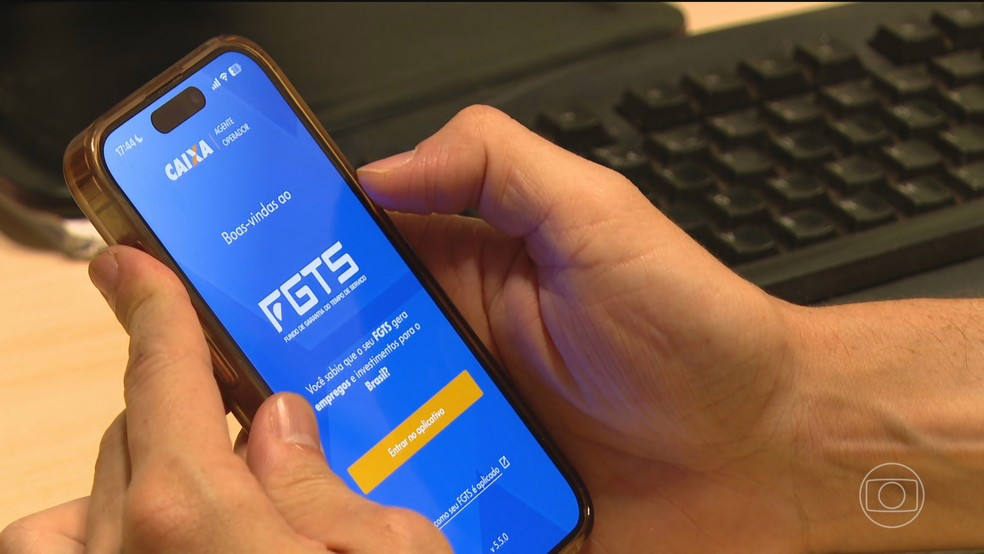 Celular se torna a principal opção para sacar o FGTS; veja em quais situações o resgate é permitido
