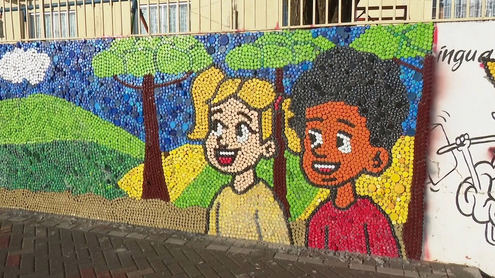 Mural produzido por professor na fachada de escola municipal destaca elementos culturais de Guaraniaçu