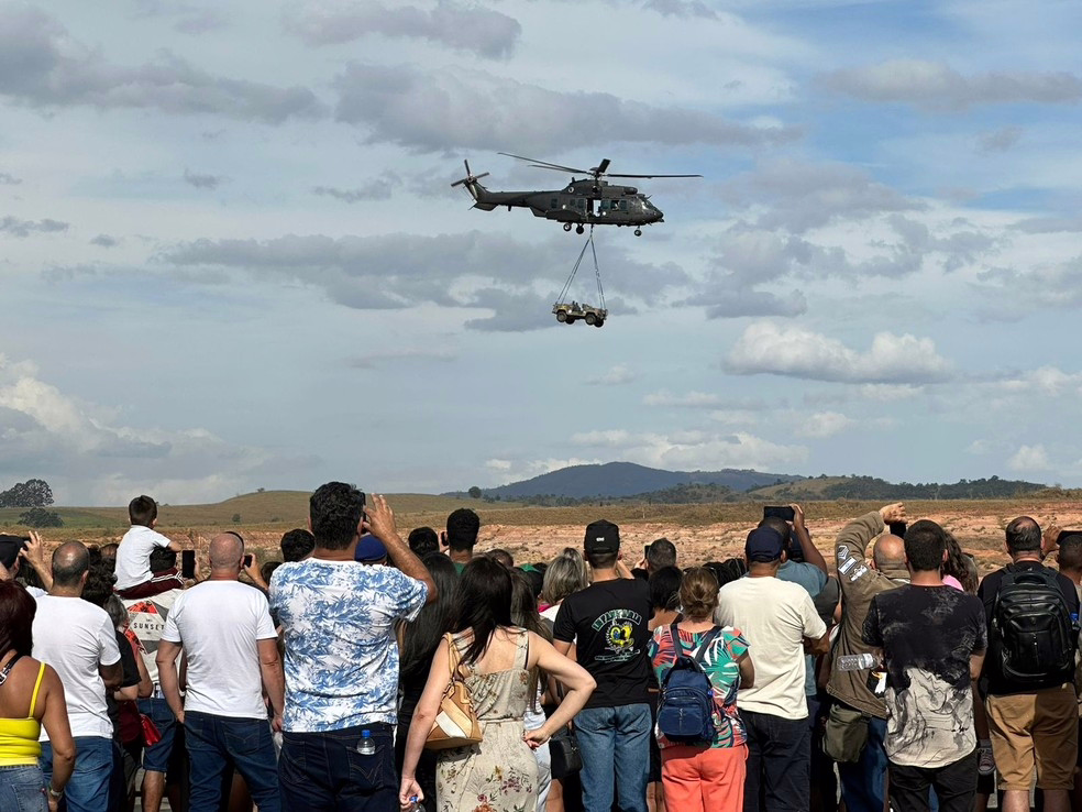 Esquadrilha da Fumaça e exposição de aeronaves durante evento de aviação em Taubaté — imagem de arquivo