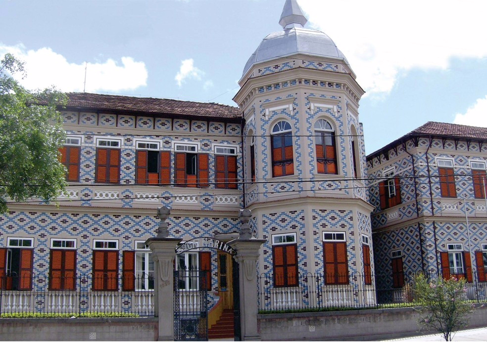 Registro da reportagem: Fachada do Colégio Santa Catarina em Juiz de Fora