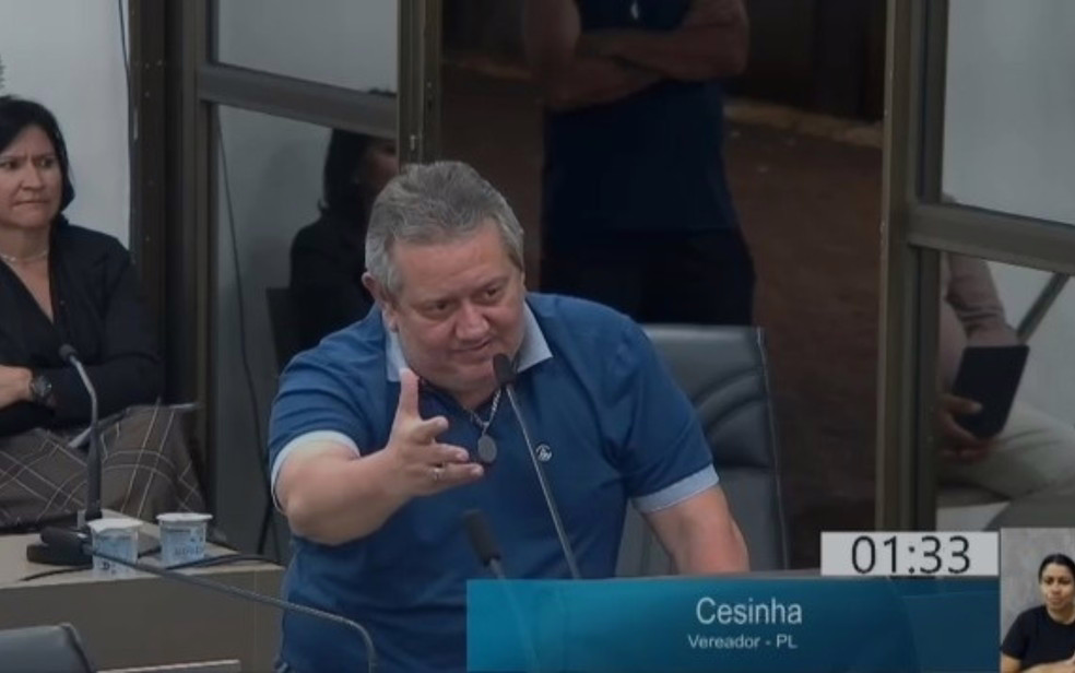 Vereador Cesinha (PL) durante sessão que instituiu comissão para investigar denúncia em Sertãozinho (SP)