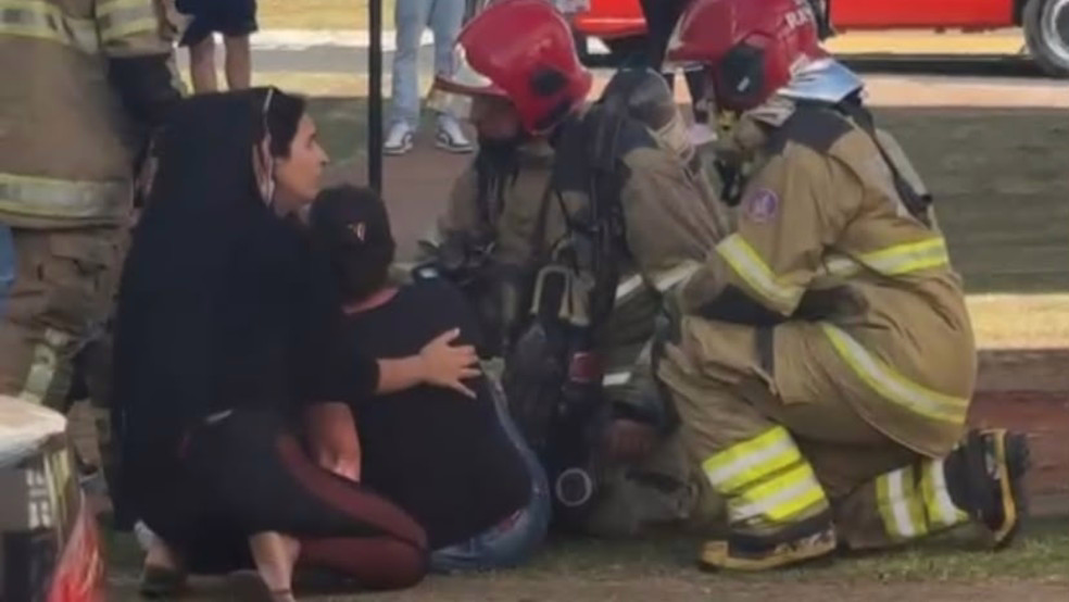 Mulher recebeu socorro da filha de uma moradora, que tinha treinamento dos bombeiros
