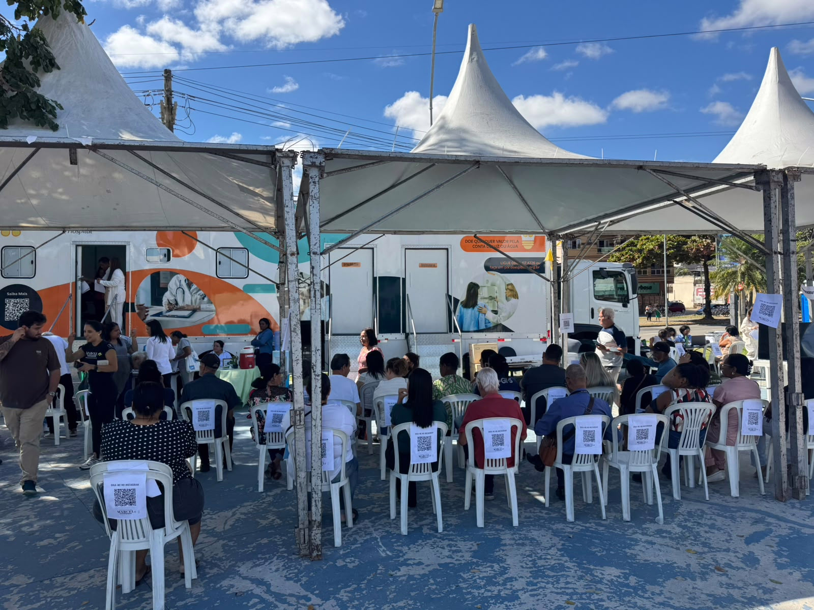 A Carreta da Saúde permanece em Ipatinga durante três dias realizando consultas e exames para pacientes previamente selecionados pela Secretaria Municipal de Saúde.