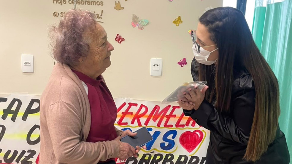 Paciente de 81 anos celebrou a cura após tratamento contra o câncer em Sorocaba