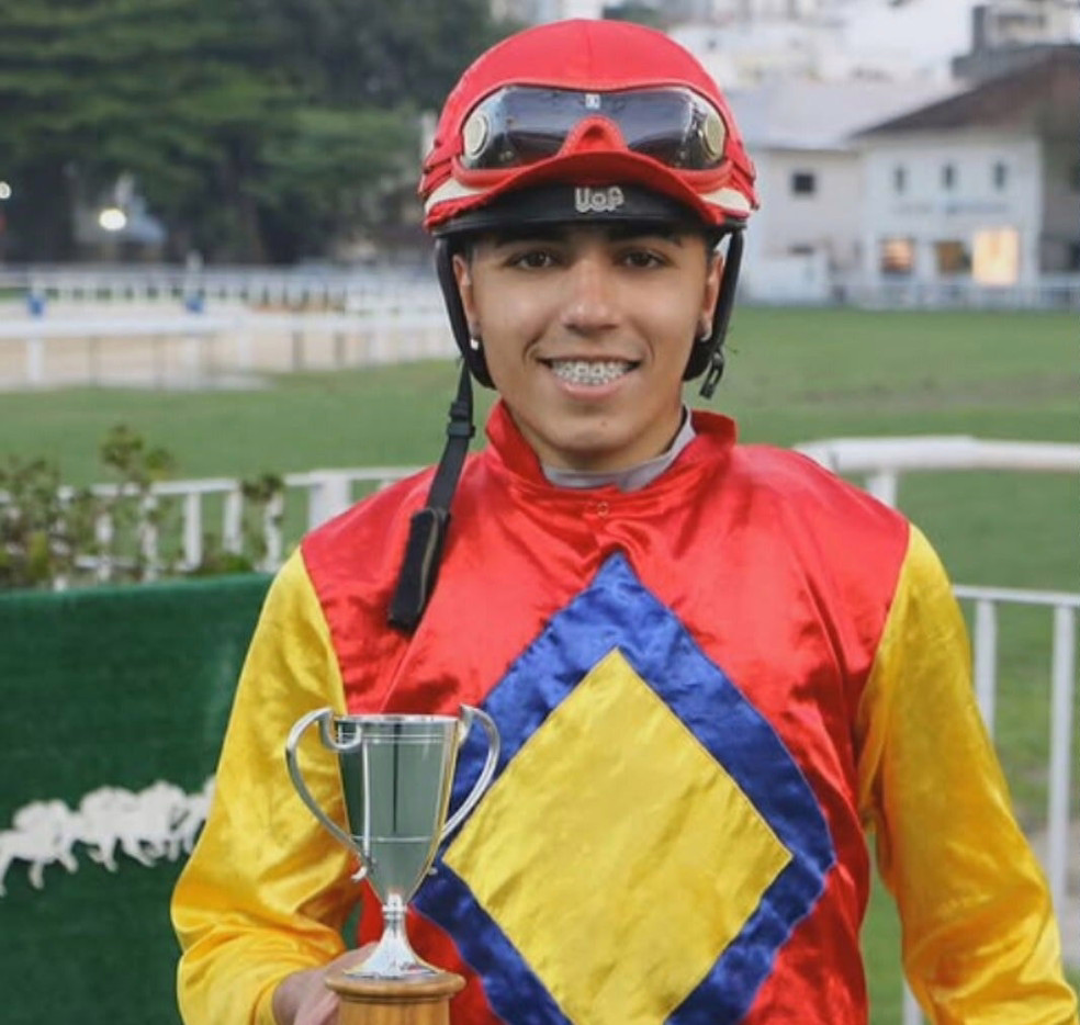 O jóquei profissional Leandro Henrique está em estado grave após cair durante uma prova no Jockey Club Brasileiro