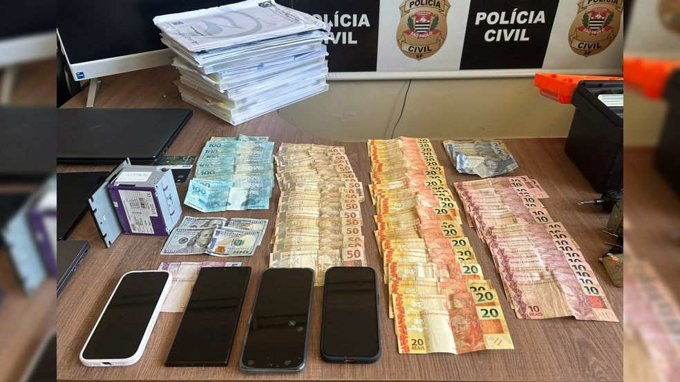 A Polícia Civil deflagrou a Operação Jackpot para combater uma organização criminosa investigada por exploração de jogos de azar e lavagem