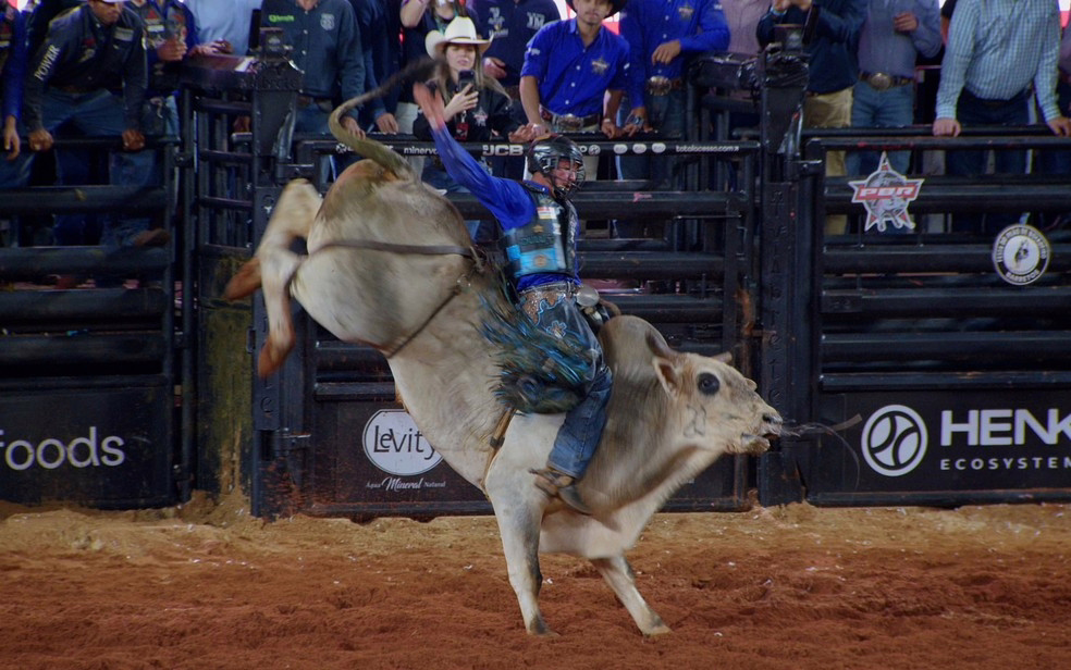 João Paulo Velasco ganha a terceira noite da disputa pelo título nacional da PBR Brasil