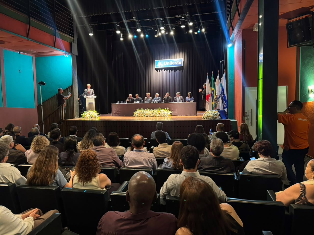 Depois de 20 anos sob a mesma gestão, o Centro Universitário Católica do Leste de Minas Gerais (Unileste) iniciou um novo ciclo nesta segunda-feira (24).