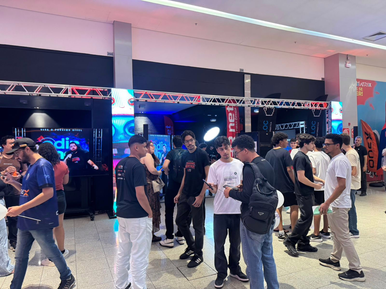 Ao todo, cerca de 200 participantes se inscreveram para as competições.