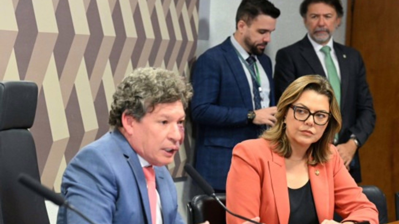 A expectativa é de que a matéria também seja levada ao plenário da Câmara ainda nesta terça-feira, para seguir ao plenário do Senado nessa quarta-feira