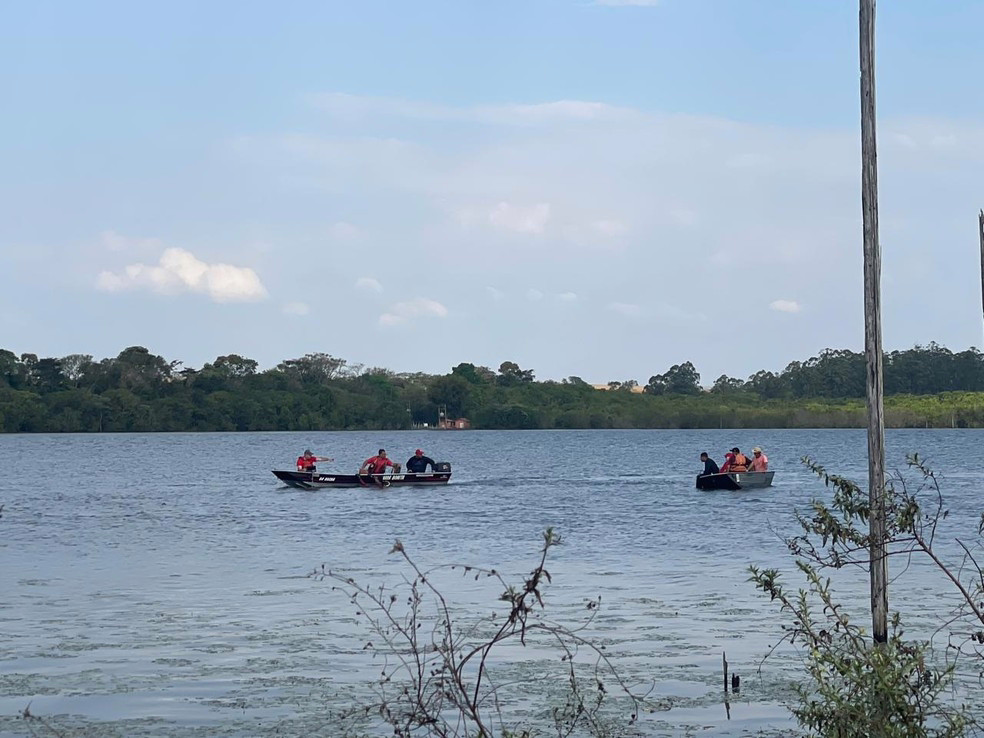 Pescador está desaparecido após jangada virar em represa de Casa Branca (SP)