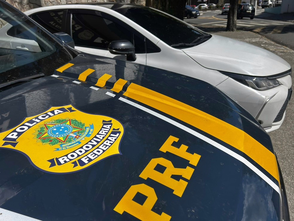 PRF recupera em Arujá veículo roubado usado em viagem compartilhada