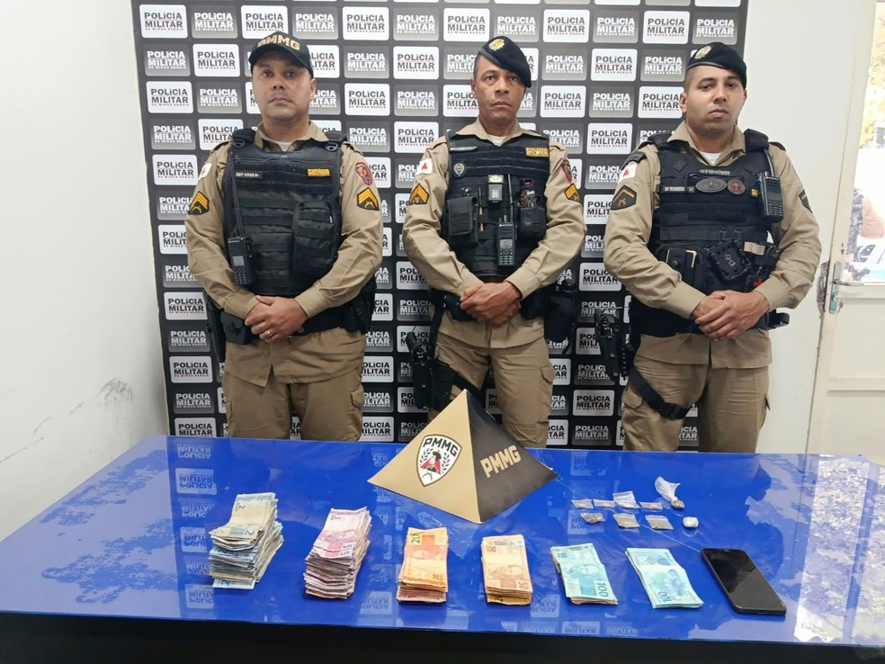 Materiais apreendidos pela PM durante a ação