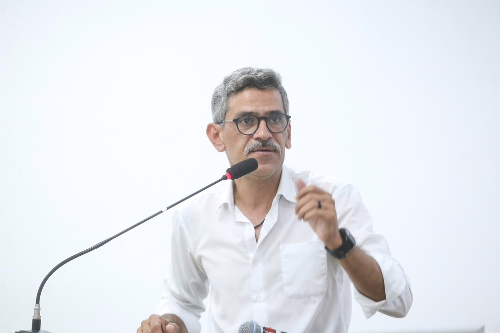 Fabrício Polezi (PL) durante discurso na tribuna da Câmara Municipal de Piracicaba