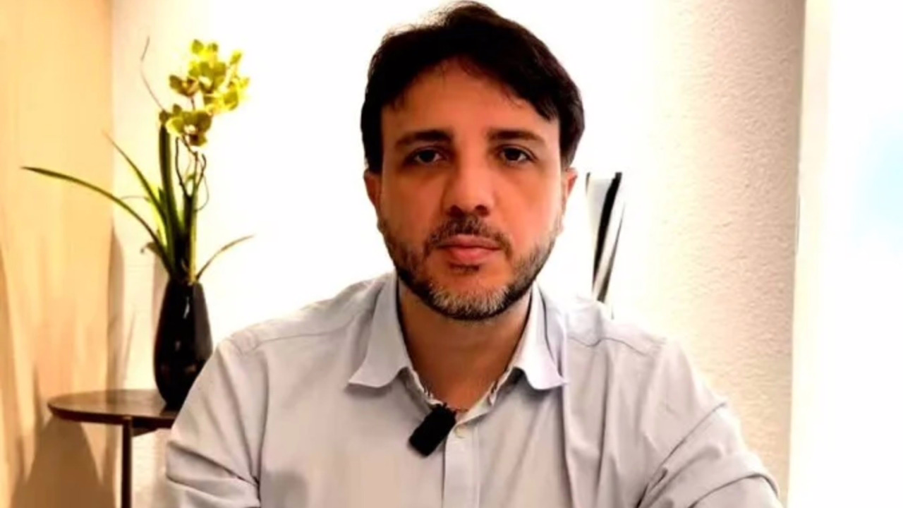 Renan teve a campanha ao Planalto suspensa por decisão do ministro Toffoli devido à omissão de perfis de redes sociais