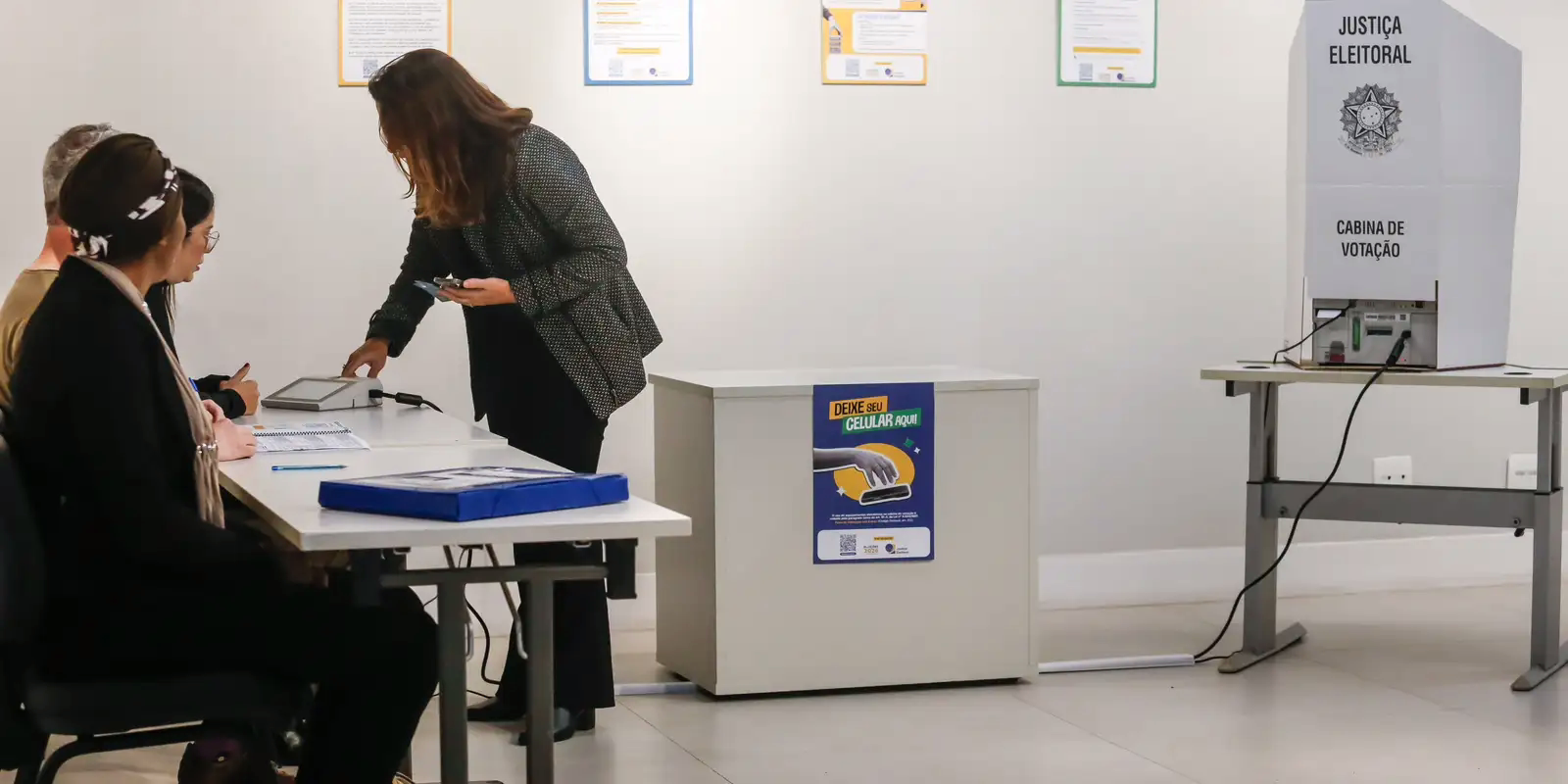 Colinha de papel é permitida, mas celular não: veja o que pode entrar na cabine