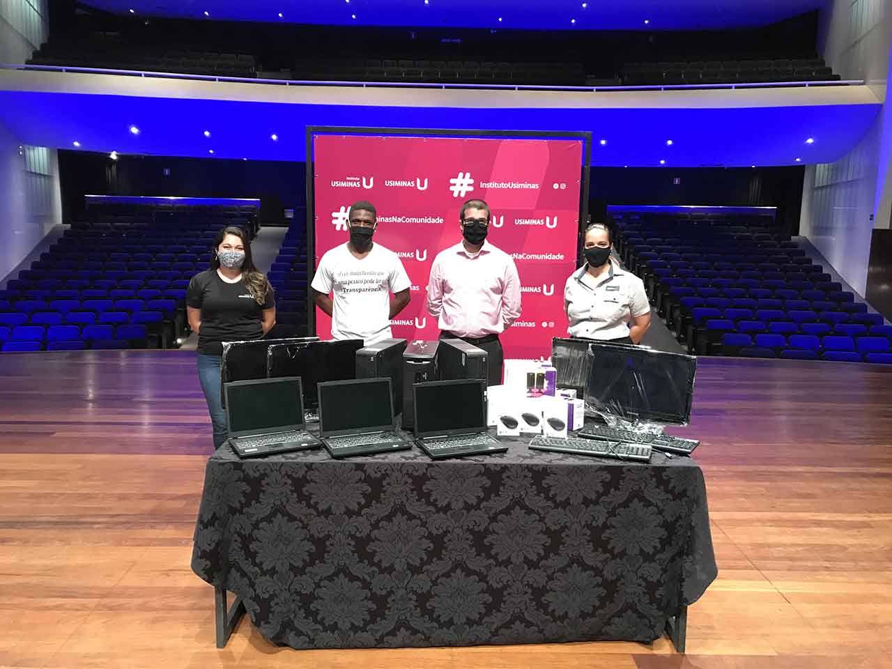 Doação-de-computadores---Casa-da-Esperança---divulgação-Usiminas-2