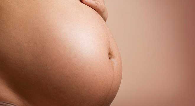 Bebê foi operado, dentro da barriga da mãe, com 33 semanas de gestação Pixabay