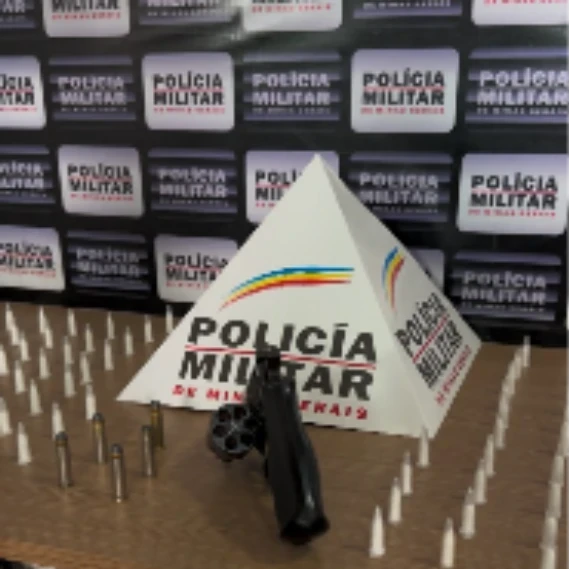PM detém homem e três menores por tráfico de drogas em Caratinga