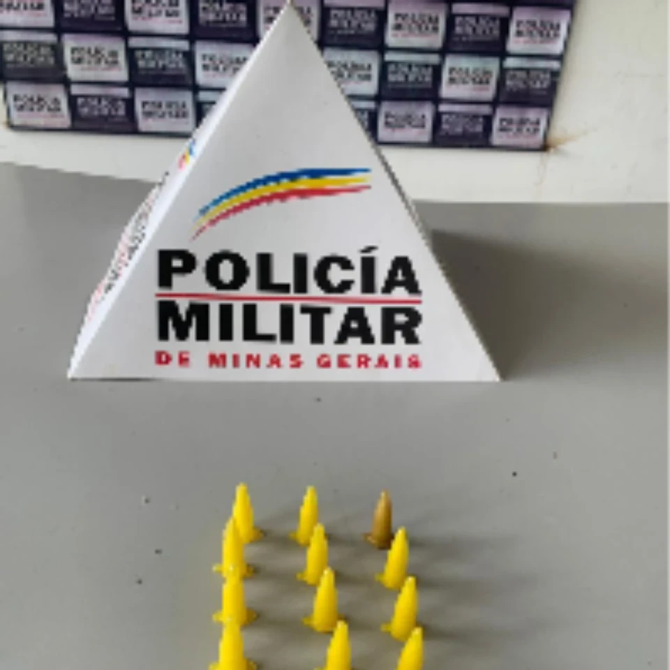 Polícia Militar apreende drogas escondidas  em canteiro em Itabira