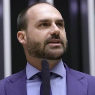Defensoria Pública assume defesa de Eduardo Bolsonaro após prazo encerrado
