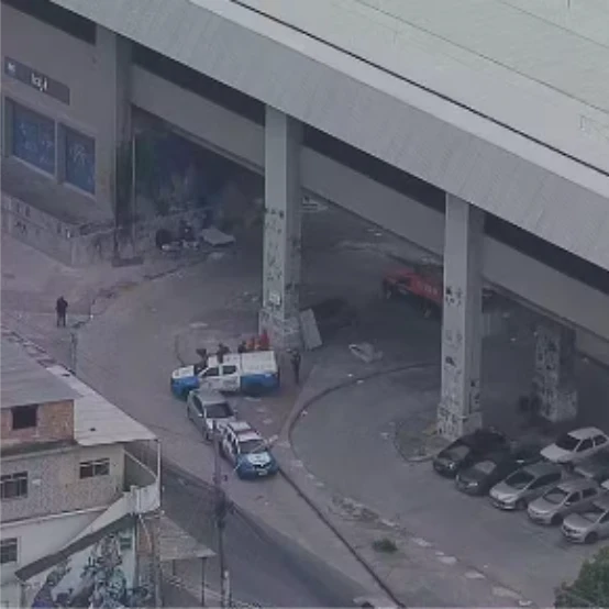 Homens em situação de rua são mortos a tiros de fuzil perto do Metrô Irajá no Rio