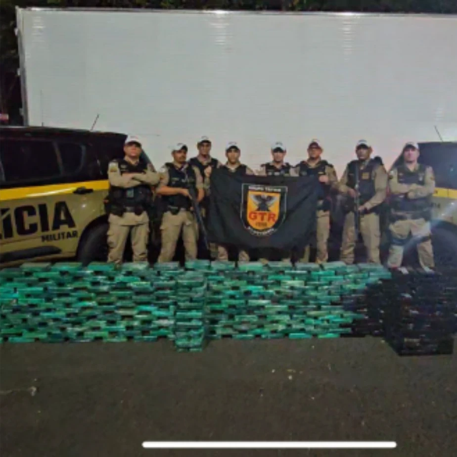 PMRv apreende 521 kg de cocaína escondidos em caminhão de carne na MGC-497