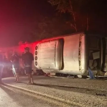Grave acidente com ônibus deixa 15 mortos na BR-423, em Pernambuco