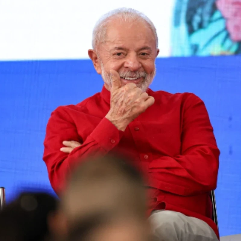 Lula anuncia investimento de R$ 108 milhões para cursinhos populares no Brasil