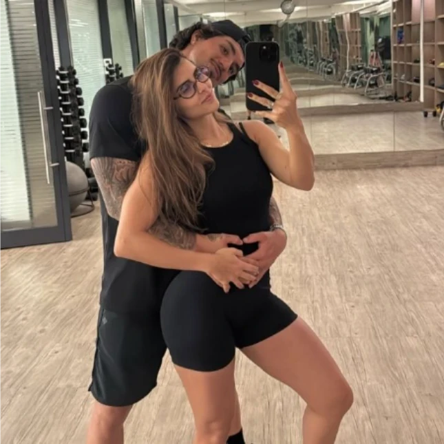 Gabriel Medina e Isabella Arantes anunciam gravidez do primeiro filho