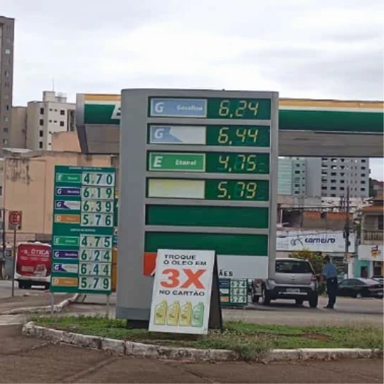Petrobras reduz preço da gasolina em R$ 0,14 por litro para distribuidoras