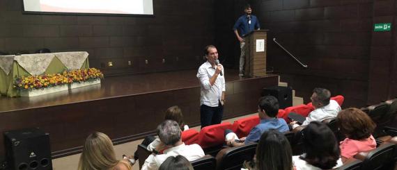 Auditório-da-Univaço.jpg