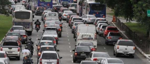 escapamento-carro-fumaca-preta.jpg