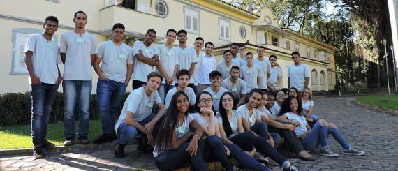 O-Qualifica-visa-abrir-caminhos-para-32-adolescentes-de-17-anos.jpg