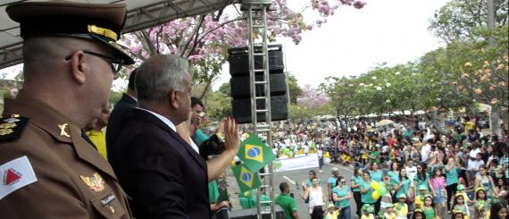 DESFILE-7-DE-SETEMBRO---IPATINGA-2.jpg