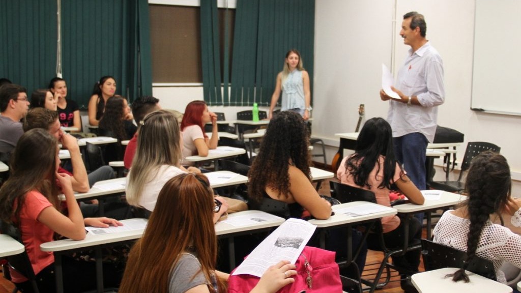 alunos-sala-de-aula.jpg